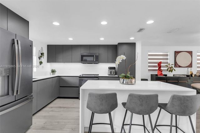 2172 NE 171st St, North Miami Beach, FL 33162