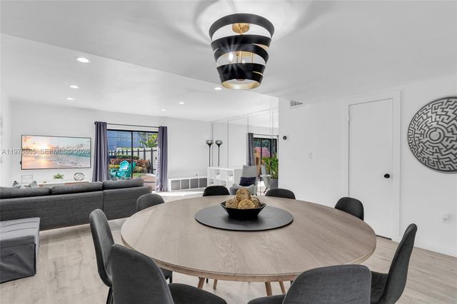 2172 NE 171st St, North Miami Beach, FL 33162