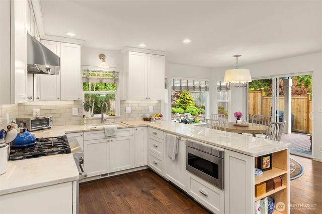 20282 12th Avenue NE, Poulsbo, WA 98370