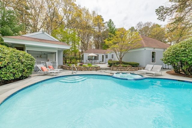 8 Walton Knob, Mashpee, MA 02649