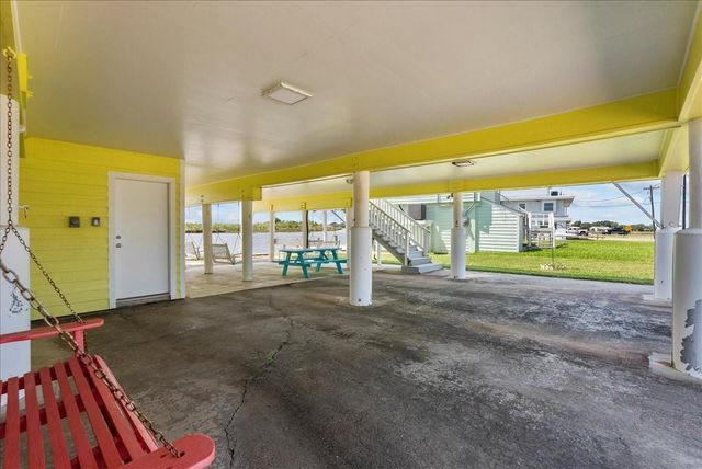 6 Trout Ln, Freeport, TX 77541