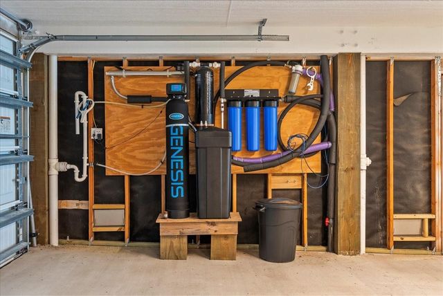 6 Trout Ln, Freeport, TX 77541