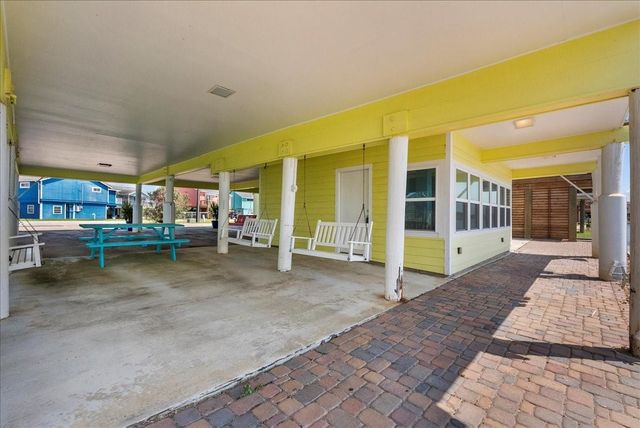 6 Trout Ln, Freeport, TX 77541