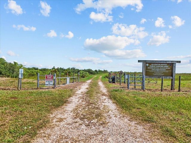 6 Trout Ln, Freeport, TX 77541