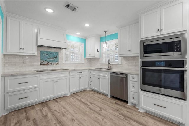 6 Trout Ln, Freeport, TX 77541