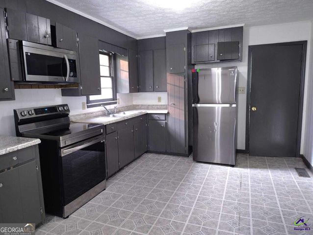 7 Highland Drive, Hawkinsville, GA 31036