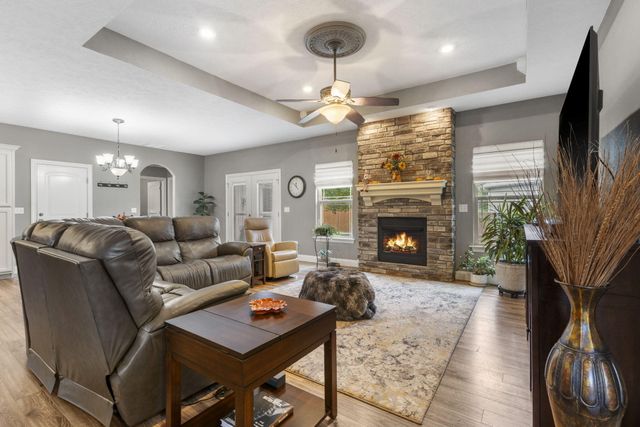 2702 West Colton, Ozark, MO 65721