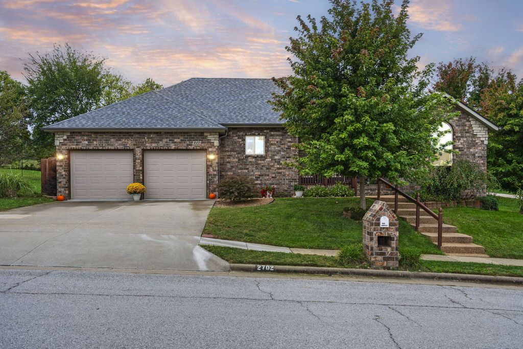 2702 West Colton, Ozark, MO 65721