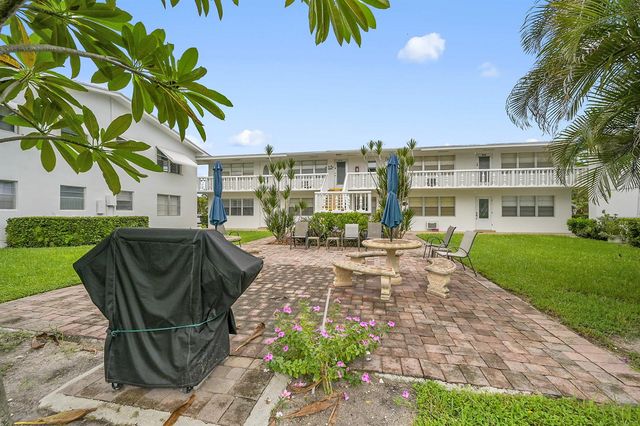 312 Sheffield M, West Palm Beach, FL 33417
