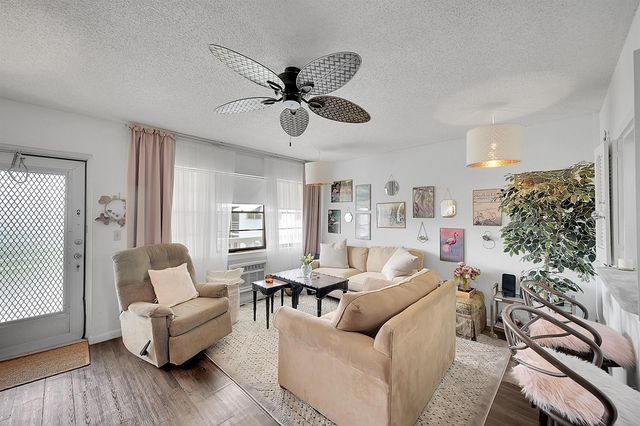 312 Sheffield M, West Palm Beach, FL 33417