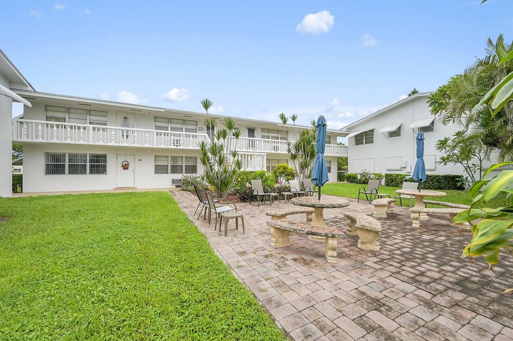 312 Sheffield M, West Palm Beach, FL 33417