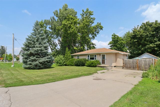 906 S Boone Street, Sheldahl, IA 50243