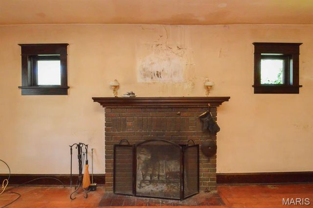 717 Crestwood Drive, Godfrey, IL 62035