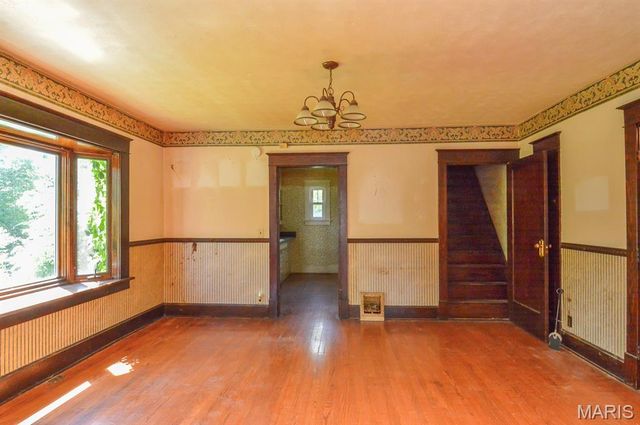 717 Crestwood Drive, Godfrey, IL 62035