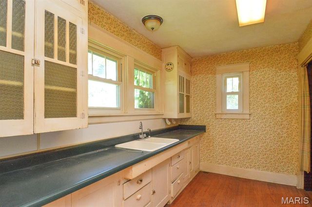 717 Crestwood Drive, Godfrey, IL 62035