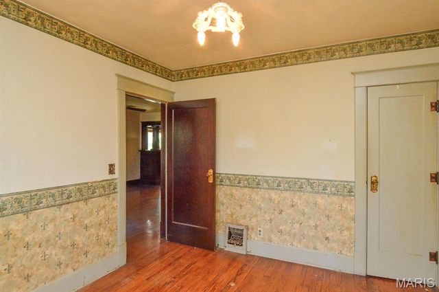 717 Crestwood Drive, Godfrey, IL 62035