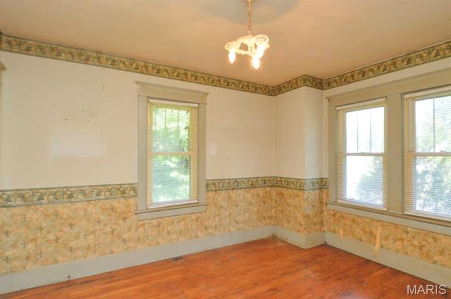 717 Crestwood Drive, Godfrey, IL 62035
