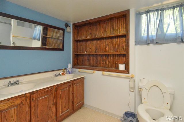 717 Crestwood Drive, Godfrey, IL 62035