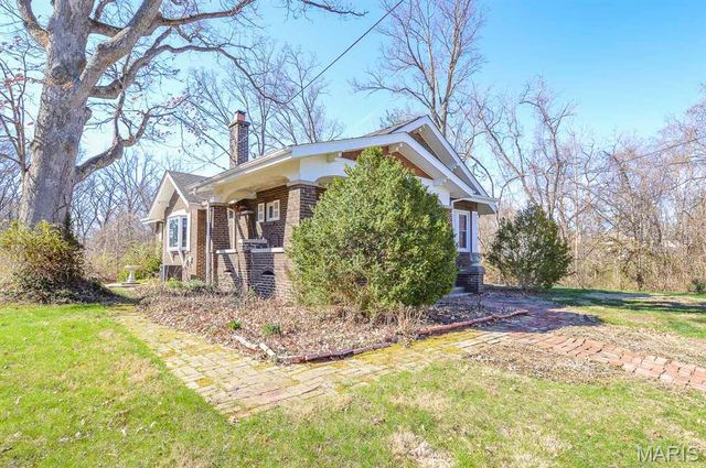 717 Crestwood Drive, Godfrey, IL 62035