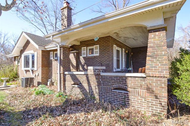 717 Crestwood Drive, Godfrey, IL 62035