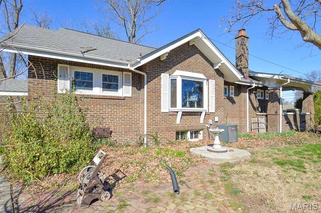 717 Crestwood Drive, Godfrey, IL 62035