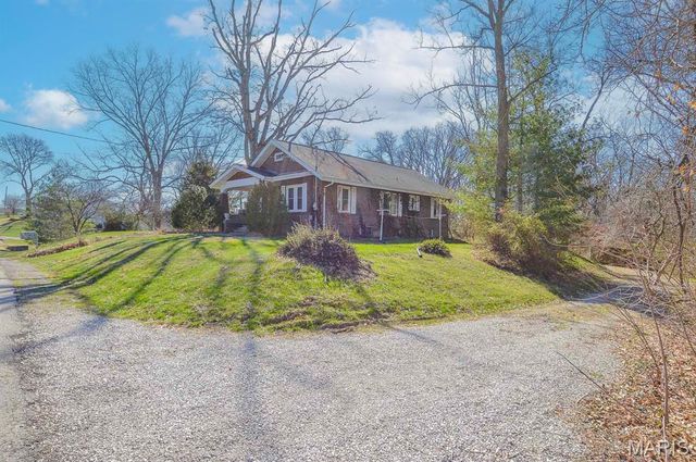 717 Crestwood Drive, Godfrey, IL 62035