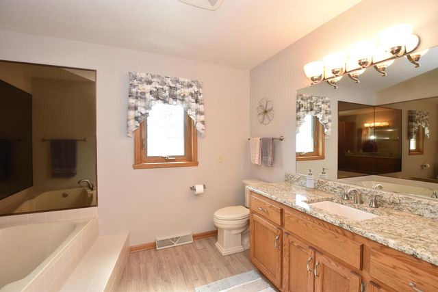 4203 W Tumblecreek COURT, Franklin, WI 53132