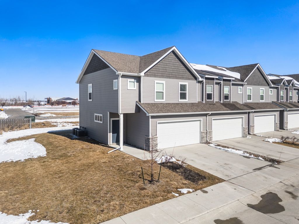 3402 NW Stratford Lane, Ankeny, IA 50023