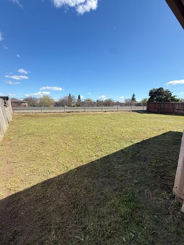 7483 Mandy Dr, Sacramento, CA 95823