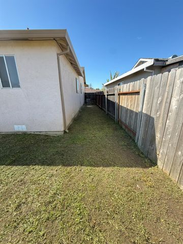 7483 Mandy Dr, Sacramento, CA 95823