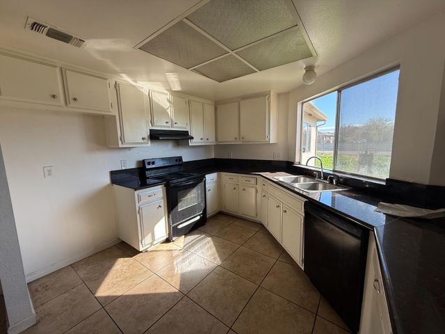 7483 Mandy Dr, Sacramento, CA 95823