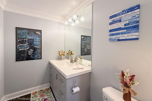 513 Renshaw Street, Rochester, MI 48307