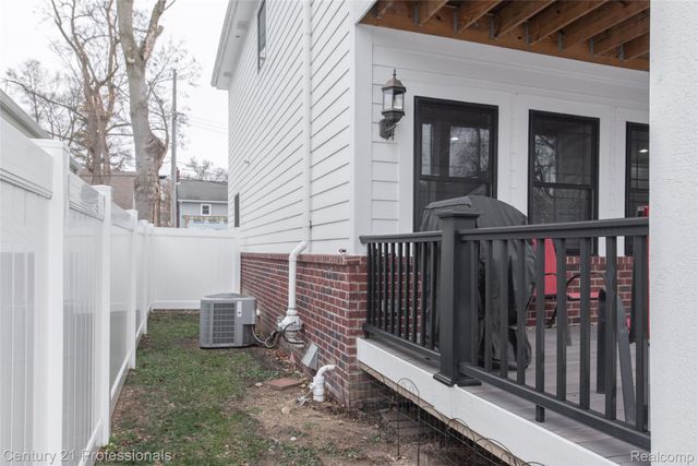 513 Renshaw Street, Rochester, MI 48307