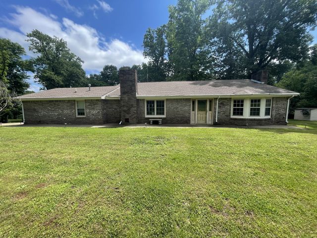 1061 Wheeler View Dr, Muscle Shoals, AL 35661