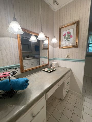 1061 Wheeler View Dr, Muscle Shoals, AL 35661