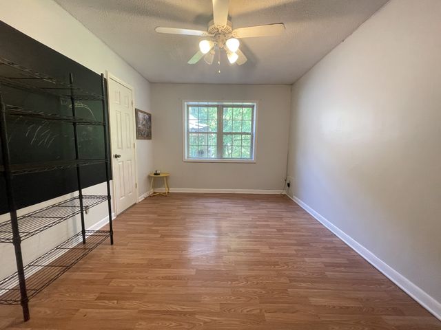 1061 Wheeler View Dr, Muscle Shoals, AL 35661