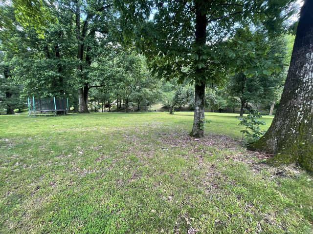 1061 Wheeler View Dr, Muscle Shoals, AL 35661