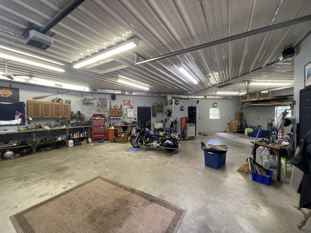 1061 Wheeler View Dr, Muscle Shoals, AL 35661
