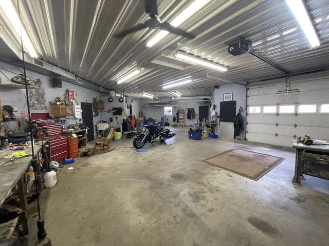 1061 Wheeler View Dr, Muscle Shoals, AL 35661