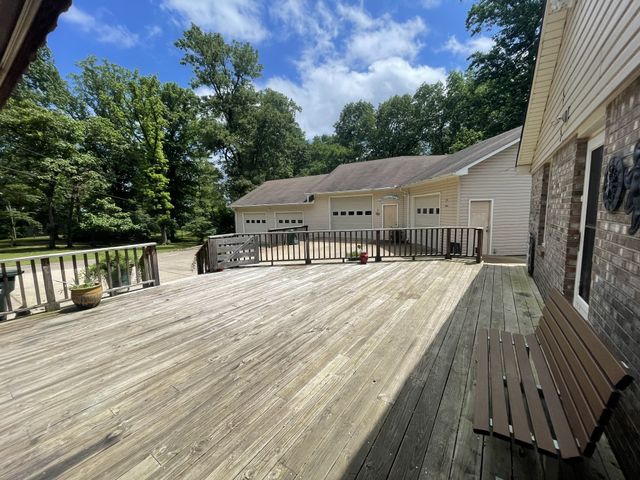 1061 Wheeler View Dr, Muscle Shoals, AL 35661