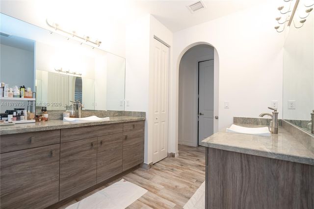 11826 SW 13th Ct, Pembroke Pines, FL 33025