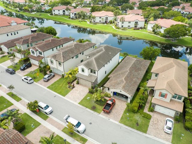 11826 SW 13th Ct, Pembroke Pines, FL 33025