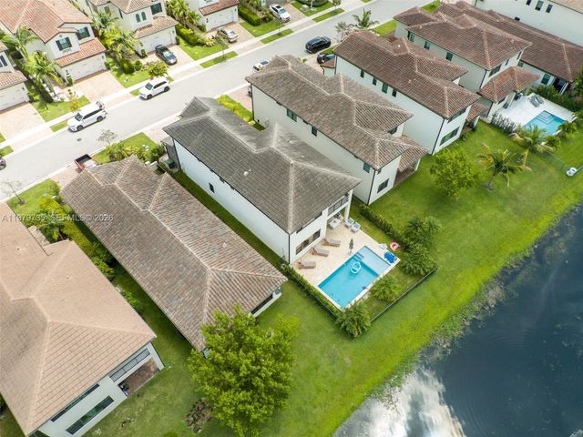 11826 SW 13th Ct, Pembroke Pines, FL 33025