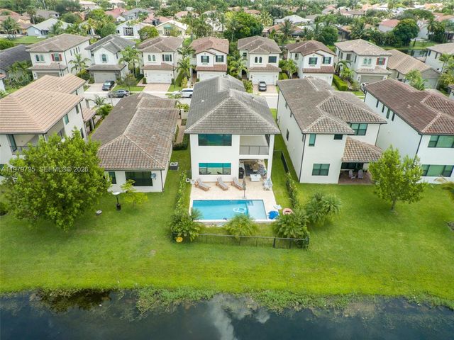 11826 SW 13th Ct, Pembroke Pines, FL 33025