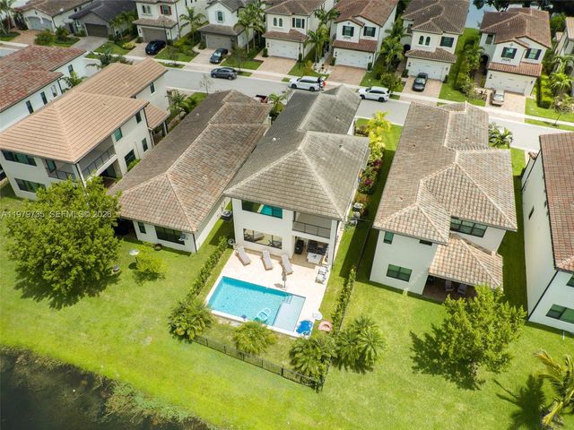 11826 SW 13th Ct, Pembroke Pines, FL 33025