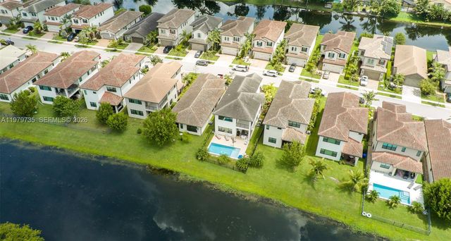 11826 SW 13th Ct, Pembroke Pines, FL 33025