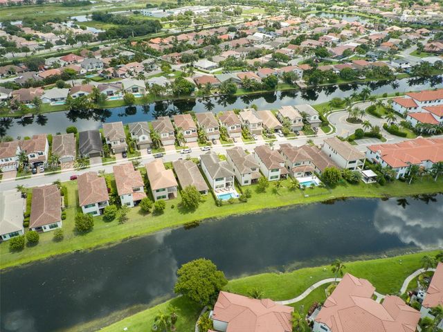11826 SW 13th Ct, Pembroke Pines, FL 33025