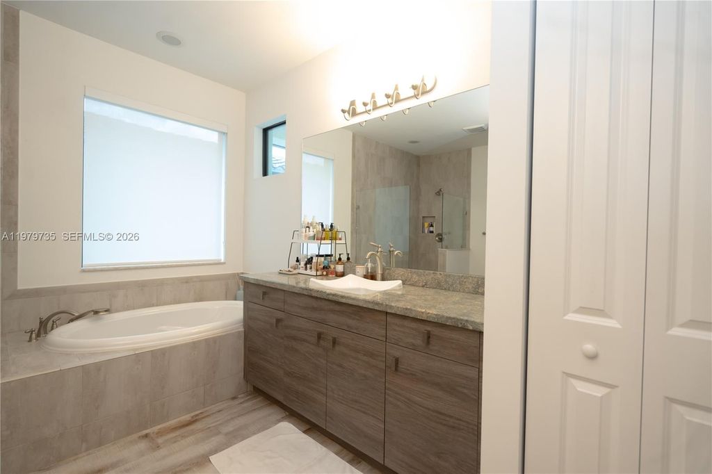 Image 17 of property listing at 11826 SW 13th Ct, Pembroke Pines, FL 33025