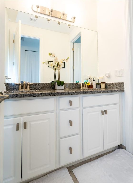 Image 18 of property listing at 11826 SW 13th Ct, Pembroke Pines, FL 33025