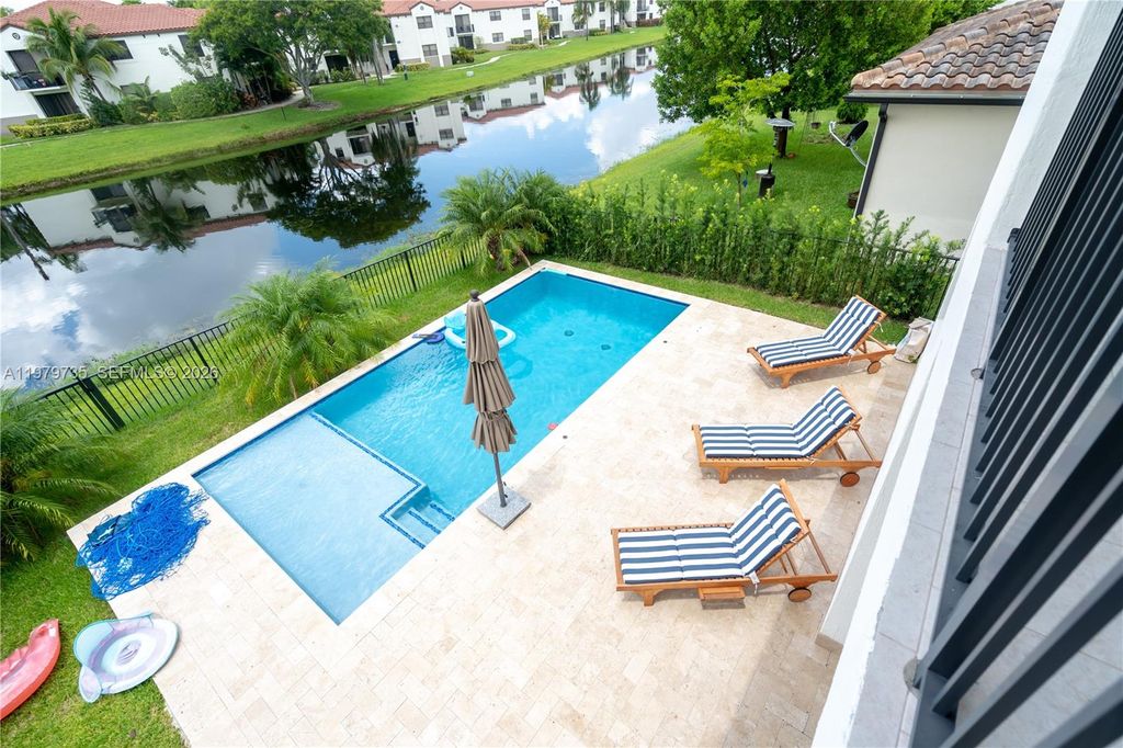 Image 2 of property listing at 11826 SW 13th Ct, Pembroke Pines, FL 33025